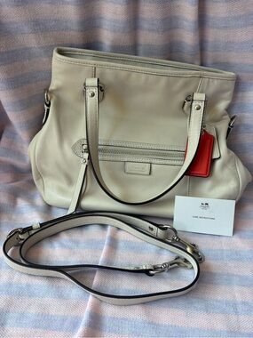 Genuine Coach Daisy Mia 2013 cream leather purse with 2 signature tags crossbody